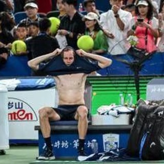 Sinner, infortunio a Shanghai? Jannik zoppica e si ferma nel match contro Griekspoor Sinner, infortunio a Shanghai? Jannik zoppica e si ferma nel match contro Griekspoor