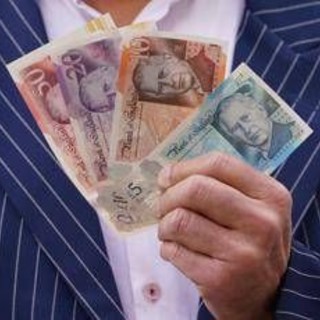 Banconota da 5 sterline di Re Carlo venduta a 2.800: ecco come riconoscerle Banconota da 5 sterline di Re Carlo venduta a 2.800: ecco come riconoscerle