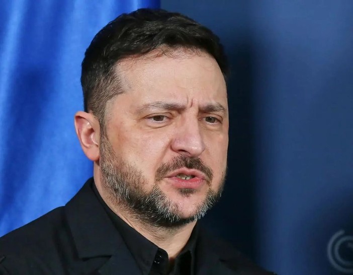 Zelensky “Nella notte attacco russo con droni e missili su Kiev”