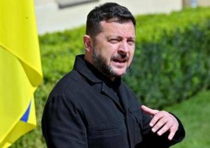 Ucraina-Russia, Zelensky: "Putin vuole negoziare". Ma Mosca ha risorse per la guerra fino al 2028
