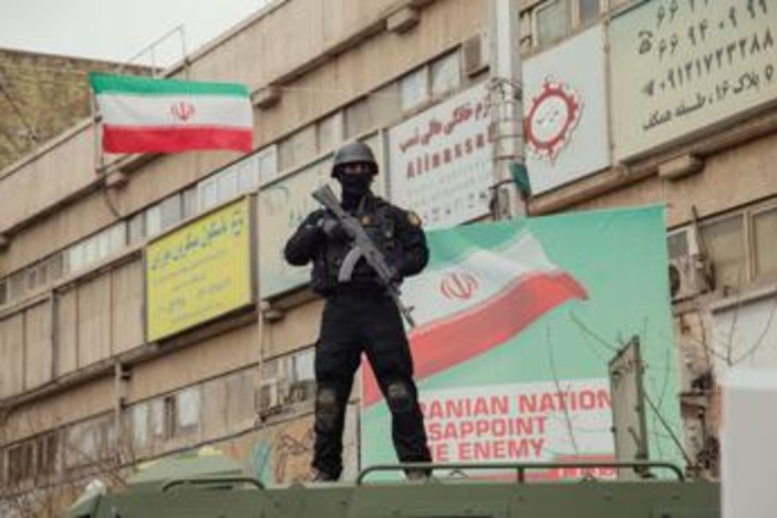 Iran, capo esercito: "30.000 dollari per ogni militare Usa catturato o ucciso" Iran, capo esercito: "30.000 dollari per ogni militare Usa catturato o ucciso"