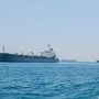 Petroliera colpita da tre proiettili nello Stretto di Hormuz, nessuna vittima Petroliera colpita da tre proiettili nello Stretto di Hormuz, nessuna vittima