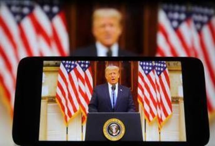 Trump, nuovo affondo contro l'Europa: "Sta andando in una brutta direzione" Trump, nuovo affondo contro l'Europa: "Sta andando in una brutta direzione"