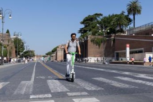 Monopattini, oggi scatta l'assicurazione: ma solo uno su dieci ha la targa Monopattini, oggi scatta l'assicurazione: ma solo uno su dieci ha la targa