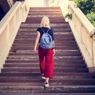 Usare le scale e non l'ascensore, oggi l'iniziativa anti sedentarietà del 'No Elevators Day'