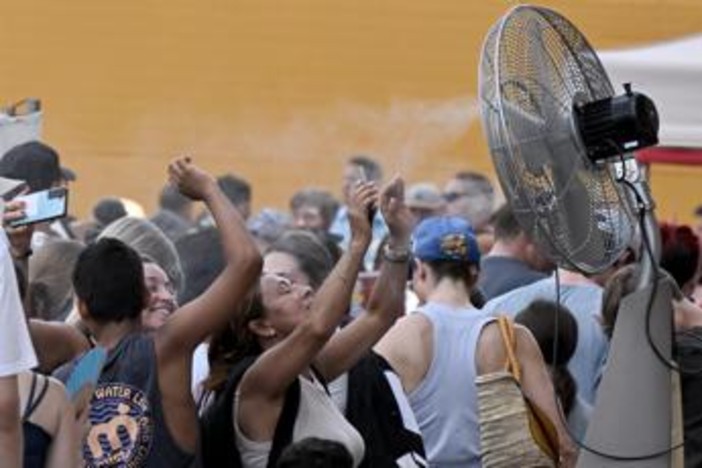 Caldo record, ancora una settimana estrema prima della svolta: le previsioni meteo Caldo record, ancora una settimana estrema prima della svolta: le previsioni meteo