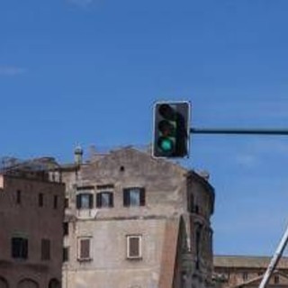 A Roma semafori con luce bianca per auto a guida autonoma? Patanè: "Sono fake news"