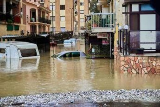 Aiuti europei per i danni della tempesta Harry, 75 milioni per l’Italia (ma i danni sfiorano i 3 miliardi)