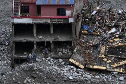 Alluvione in Nepal e Tibet, i morti sono più di 1.000