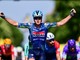 Merlier vince anche la 12^ tappa e cala il tris al Tour, Pogacar sempre leader Merlier vince anche la 12^ tappa e cala il tris al Tour, Pogacar sempre leader
