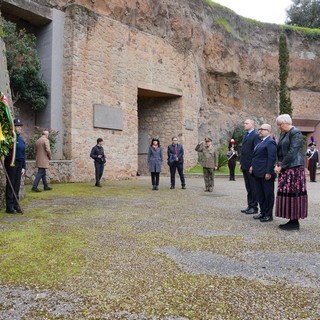 Fosse Ardeatine, ministri Roth e Sangiuliano rendono omaggio alle vittime