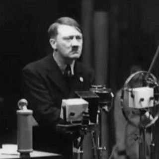 Hitler, un documentario svela i segreti: "Aveva un solo testicolo. Nessun antenato ebreo" Hitler, un documentario svela i segreti: "Aveva un solo testicolo. Nessun antenato ebreo"