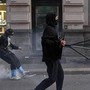 Corteo a Milano, il 'kit del manifestante' sui social: chat criptate e consigli anti-lacrimogeni Corteo a Milano, il 'kit del manifestante' sui social: chat criptate e consigli anti-lacrimogeni