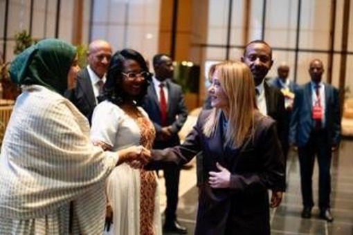 Italia-Africa, Meloni in Etiopia rilancia il Piano Mattei: "Scommessa che stiamo vincendo" Italia-Africa, Meloni in Etiopia rilancia il Piano Mattei: "Scommessa che stiamo vincendo"