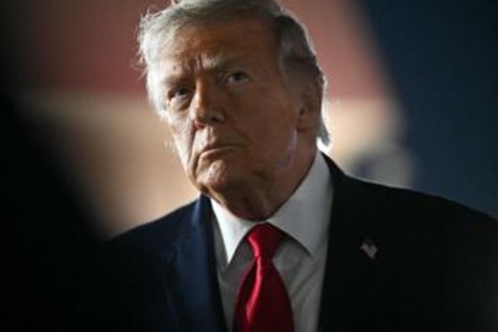 Iran-Usa, scatta il countdown per firma accordo. Trump: "Hormuz sarà aperto subito dopo"