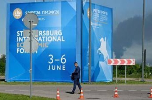 Ucraina-Russia, attacco di droni su San Pietroburgo. Trump: “Zelensky e Putin risolvano da soli” Ucraina-Russia, attacco di droni su San Pietroburgo. Trump: “Zelensky e Putin risolvano da soli”