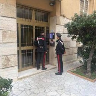 Roma, precipita da balcone b&b dopo lite e muore: fermato un 25enne Roma, precipita da balcone b&b dopo lite e muore: fermato un 25enne