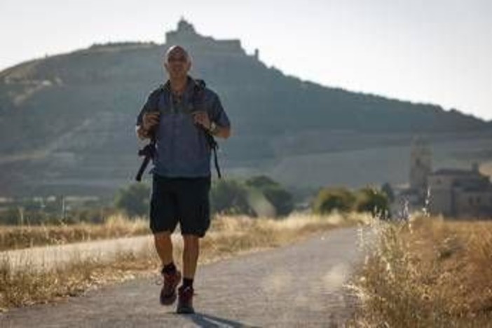 Checco Zalone fa esplodere la febbre per il Cammino di Santiago, atteso boom di italiani Checco Zalone fa esplodere la febbre per il Cammino di Santiago, atteso boom di italiani