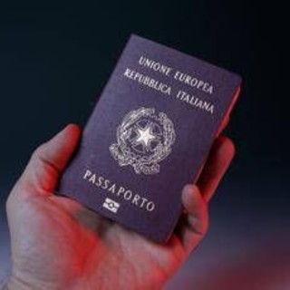 Passaporto italiano, da oggi cambia importo e metodo di pagamento: come funziona
