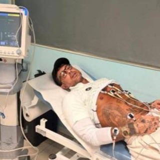 Corona e la foto in ospedale su X, il dettaglio preoccupa i follower Corona e la foto in ospedale su X, il dettaglio preoccupa i follower