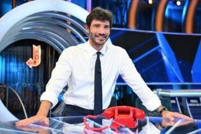 De Martino torna con Affari Tuoi, le novità: dallo studio 'versatile' a Tommasino