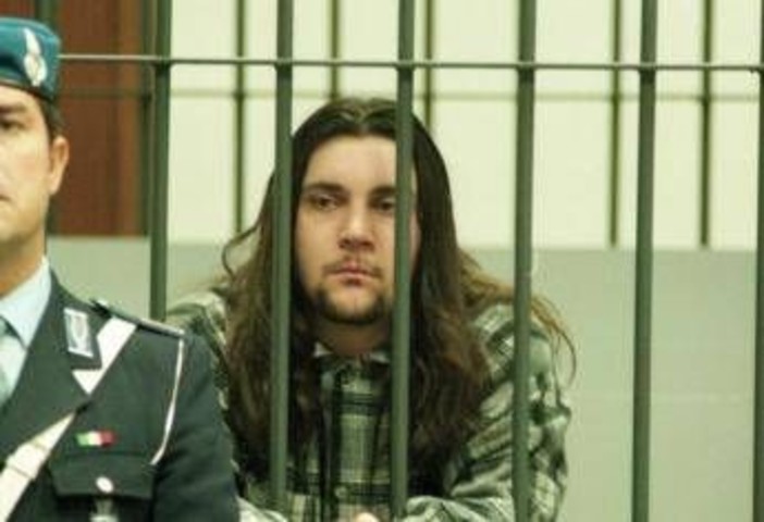 Sterminò la famiglia, la lettera di Del Grande: "Evaso perché trattato peggio di un detenuto"