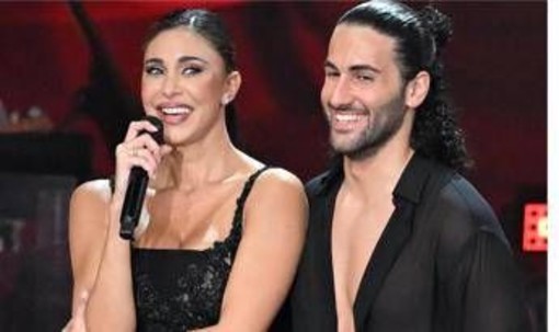 Ballando, Belen incanta: "Milly trovami marito". Poi il botta e risposta con Lucarelli Ballando, Belen incanta: "Milly trovami marito". Poi il botta e risposta con Lucarelli