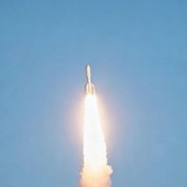 La Cina lancia in orbita nove satelliti dalle acque al largo di Shanghai La Cina lancia in orbita nove satelliti dalle acque al largo di Shanghai