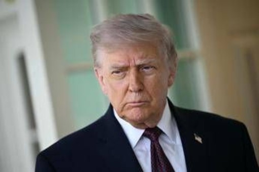 Usa-Iran, braccio di ferro nello Stretto di Hormuz. Trump: "Teheran vuole un accordo" Usa-Iran, braccio di ferro nello Stretto di Hormuz. Trump: "Teheran vuole un accordo"