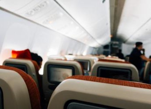 Dieci ore chiusi in aereo, il volo da incubo a Bologna a Malaga Dieci ore chiusi in aereo, il volo da incubo a Bologna a Malaga