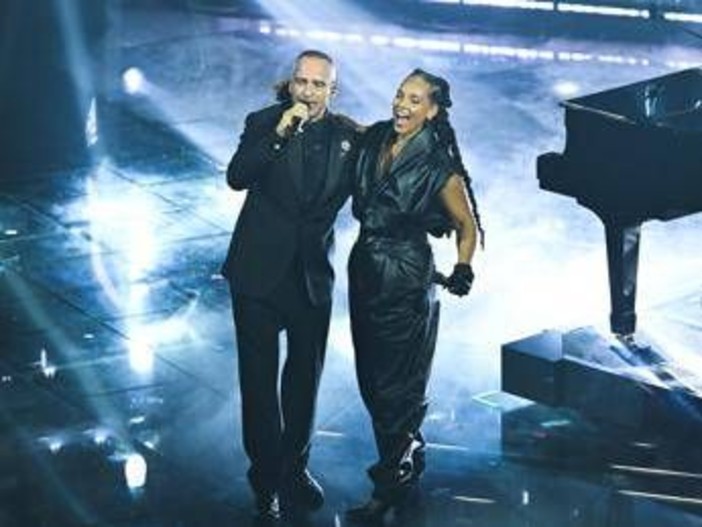 Sanremo 2026, Eros Ramazzotti show: cosa è successo nel fuorionda Sanremo 2026, Eros Ramazzotti show: cosa è successo nel fuorionda