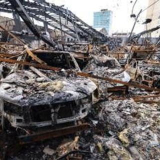 Iran, Trump minaccia nuovi attacchi su ponti e centrali. Teheran: "Abbattuto F-35 Usa, morto il pilota" - Diretta Iran, Trump minaccia nuovi attacchi su ponti e centrali. Teheran: "Abbattuto F-35 Usa, morto il pilota" - Diretta