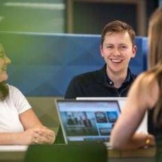 Philip Morris Italia rafforza impegno su giovani talenti e su formazione con Future in progress