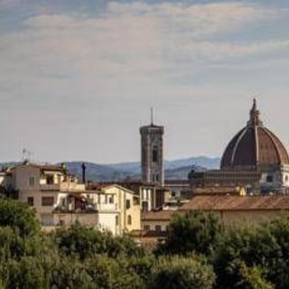 Firenze, falso allarme bomba a Piazzale Michelangelo: denunciato un 49enne