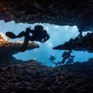 Maldive, recupero corpi dei sub in grotta: team internazionale pronto a nuova immersione