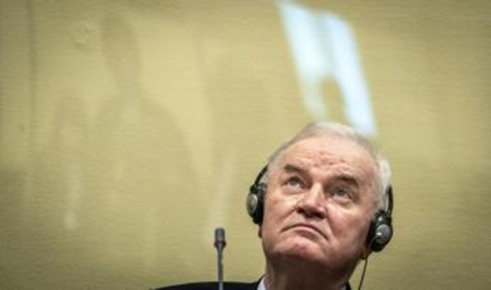 Ratko Mladic morto all'Aja, la Serbia: "Avrà tutti gli onori militari e di Stato" Ratko Mladic morto all'Aja, la Serbia: "Avrà tutti gli onori militari e di Stato"