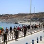Ceuta, ancora 2500 migranti in città. Marocco: "Avevamo avvertito Spagna". Madrid: "Falso" Ceuta, ancora 2500 migranti in città. Marocco: "Avevamo avvertito Spagna". Madrid: "Falso"