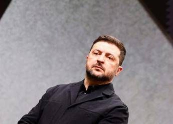 Ucraina, Zelensky: "Usa e Russia discutono nuovo documento per Nato"