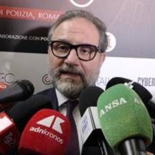 Cybersicurezza, Gabrielli (Polizia Postale): "Tecnologia e privacy non siano limiti a indagini" Cybersicurezza, Gabrielli (Polizia Postale): "Tecnologia e privacy non siano limiti a indagini"
