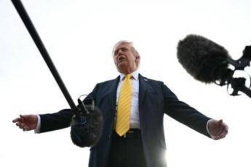 Iran, nuova proposta agli Usa. Trump: "Non accettabile ma parliamo". Piano Usa per liberare le navi a Hormuz
