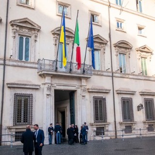 Governo proroga sconto accise e approva decreto per continuità impianti ex Ilva