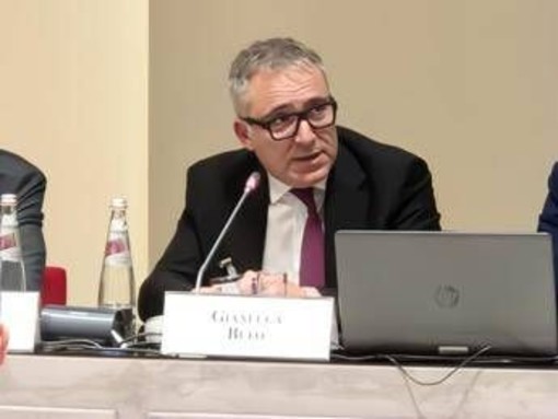 Bufo (Iren): "Con crisi Medio oriente continuo monitoraggio prezzi materie prime e gas" Bufo (Iren): "Con crisi Medio oriente continuo monitoraggio prezzi materie prime e gas"