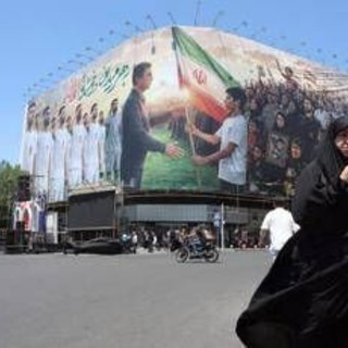 Iran, Teheran risponde ai raid Usa: missili contro Kuwait e Bahrain