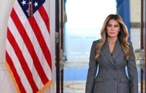 Melania Trump torna in pubblico dopo un mese: il nuovo progetto e la risposta alle critiche Melania Trump torna in pubblico dopo un mese: il nuovo progetto e la risposta alle critiche