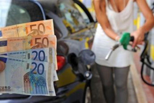 Caro carburanti, caccia alle risorse: extra-gettito Iva non risolverebbe nodo coperture Caro carburanti, caccia alle risorse: extra-gettito Iva non risolverebbe nodo coperture