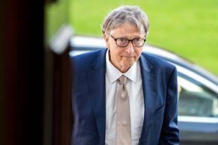 Caso Epstein, Bill Gates nella bufera: "Contrasse malattia sessualmente trasmissibile da rapporti con ragazze russe" Caso Epstein, Bill Gates nella bufera: "Contrasse malattia sessualmente trasmissibile da rapporti con ragazze russe"