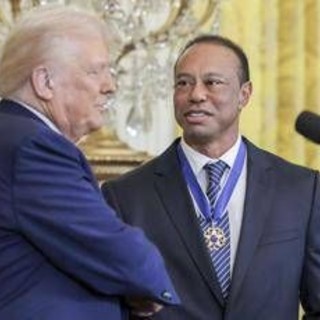 Tiger Woods alla polizia dopo l'incidente: "Ero al telefono con Trump" Tiger Woods alla polizia dopo l'incidente: "Ero al telefono con Trump"