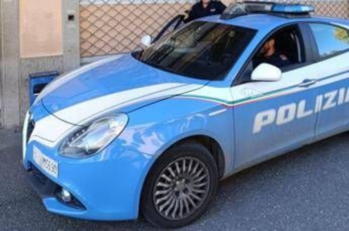 Marito e moglie decapitati in casa nel Modenese, fermato il figlio della donna Marito e moglie decapitati in casa nel Modenese, fermato il figlio della donna
