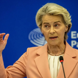Energia, von der Leyen “Valuteremo strumenti più flessibili per aiuti di Stato”