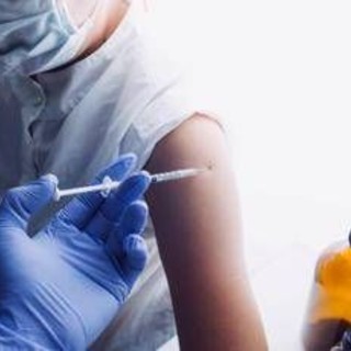 Vaccini, pediatri: "Quasi 1,8 milioni di bimbi e ragazzi indifesi contro il meningococco B"